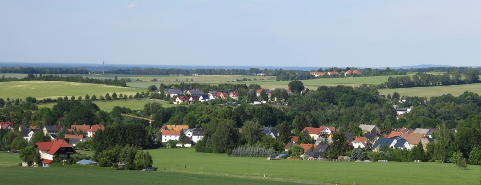 Blick auf Obergurig von der nördlichsten Kette des Oberlausitzer Berglandes  